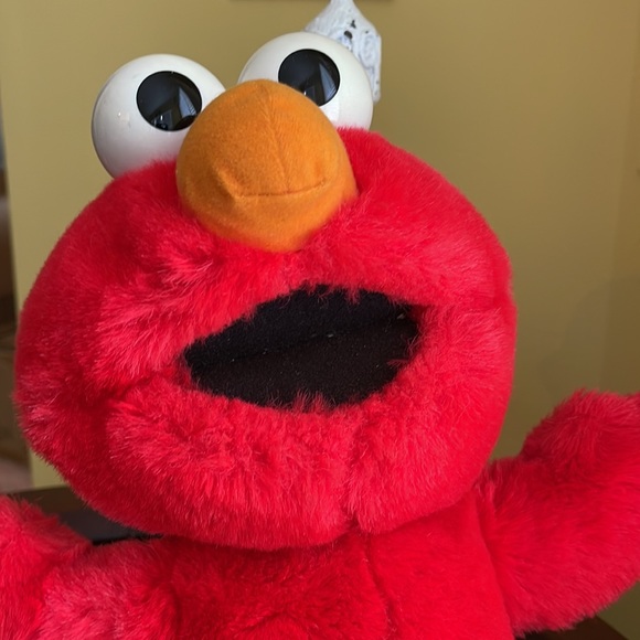 Tickle Me Elmo ~ NWOT - Picture 2 of 2
